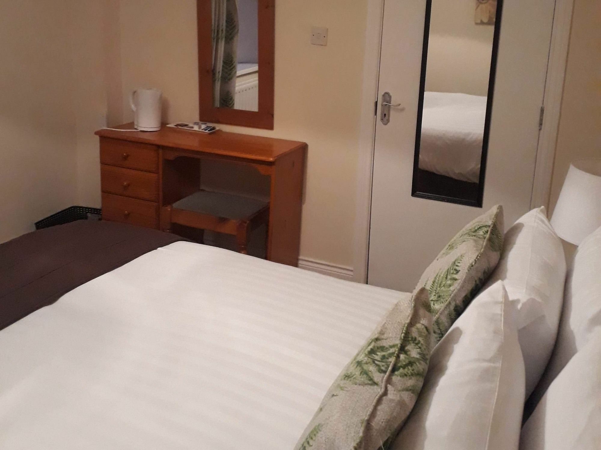 Bishop Gate Bnb Londonderry Exterior photo